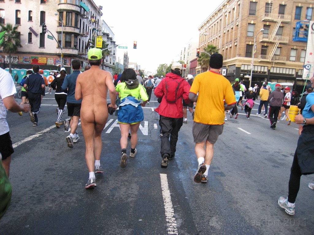 2011 Bay to Breakers Sunday 0275.JPG - I was able to participate in the 2011, 100th anniversary of the San Francisco Bay to Breakers 12K race. A great weekend for sight seeing and racing.